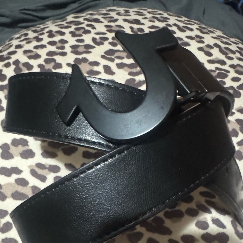 Stylish Black Leather Belt with Signature Buckle